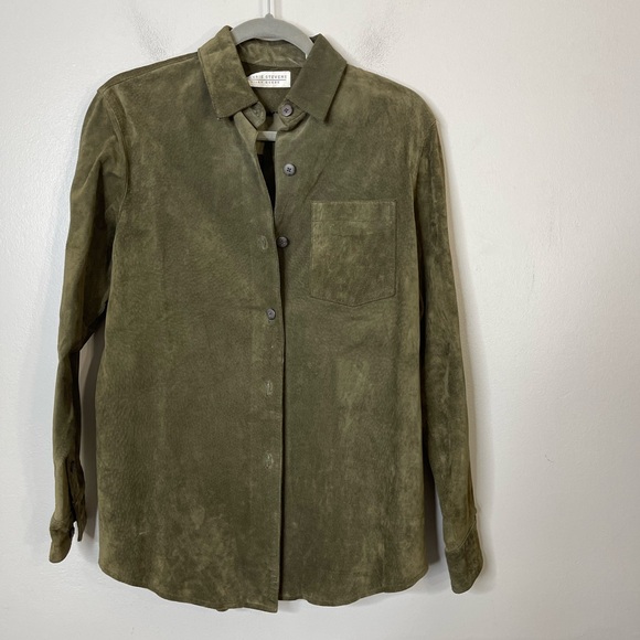 Valerie Stevens Jackets & Blazers - Valerie Stevens Green silky Suede Button down Shirt Jacker Collared Sz 4